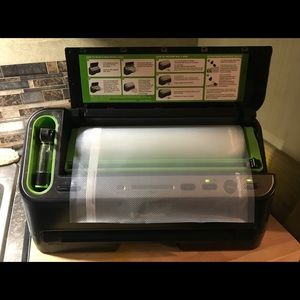 FoodSaver Vacuum Sealer with extension accessory pump
